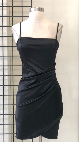 Vestido negro cruzado