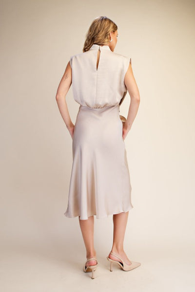 Vestido beige a media pierna