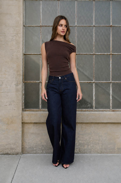 Blusa café hombro