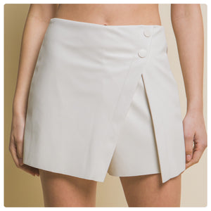 Falda shorts blanco piel