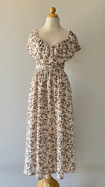 VESTIDO FLORES CAFÉ A MEDIA PIERNA