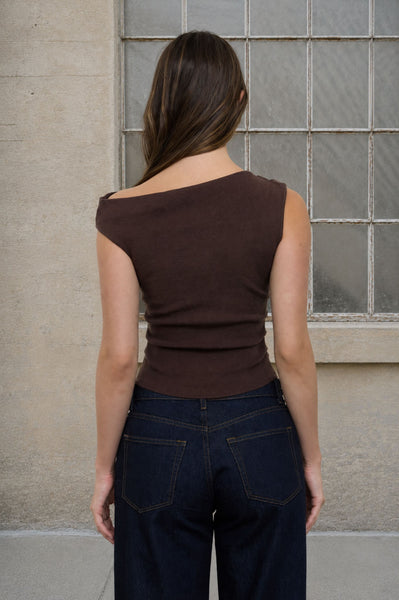Blusa café hombro