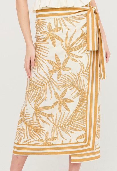 Falda beige a media pierna