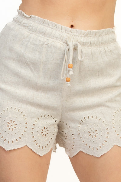 Shorts beige tela bordada