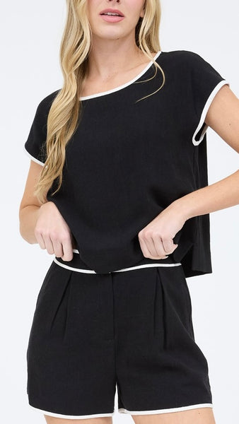 Blusa beige orilla negra