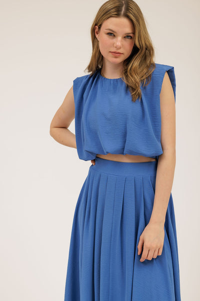 Falda azul obscuro a media pierna