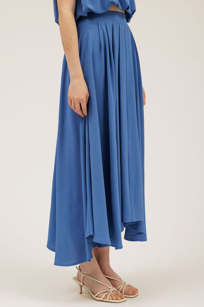 Falda azul obscuro a media pierna