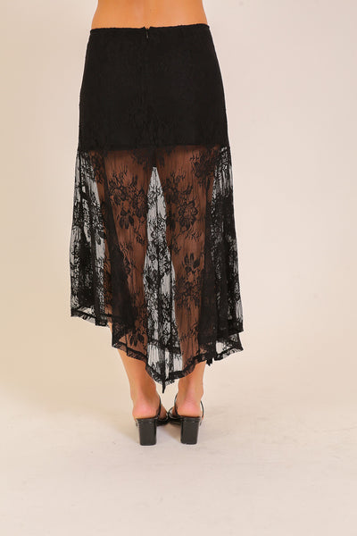 Falda negra encaje a media pierna