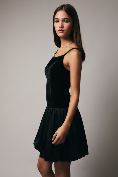 Vestido negro burbuja