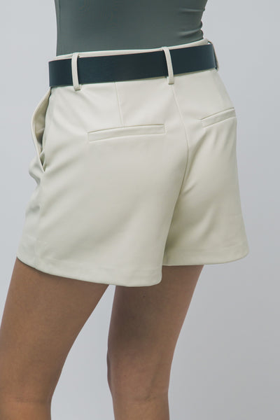 Shorts blanco cinto
