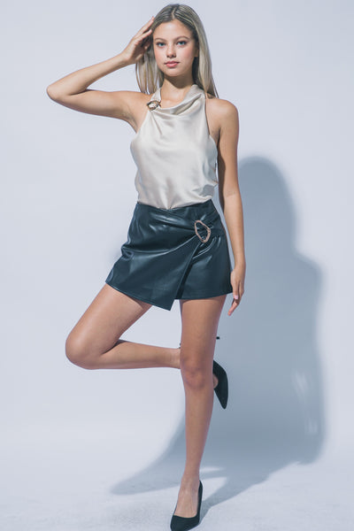 Falda shorts negro cruzado piel