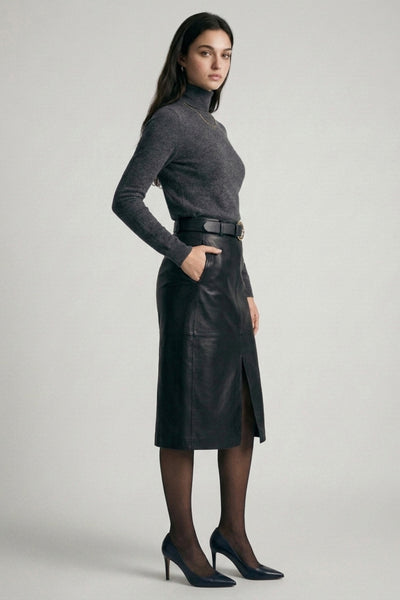 Falda negra a media pierna