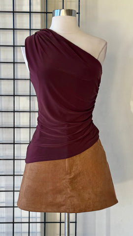 Blusa café un hombro