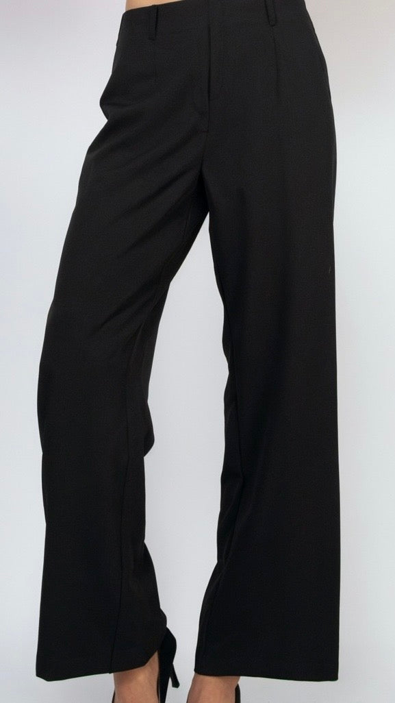 Pantalón negro básico