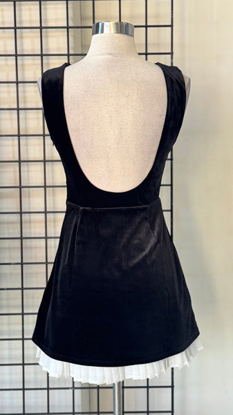 Vestido negro plisado