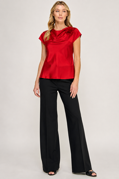Blusa roja flor