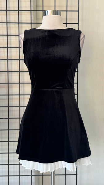 Vestido negro plisado