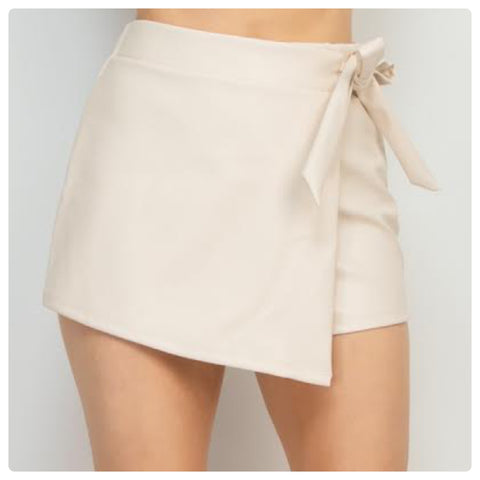 Falda shorts beige piel