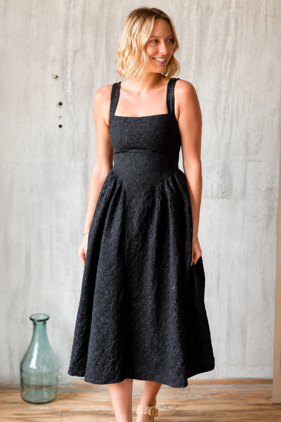 Vestido negro a media pierna