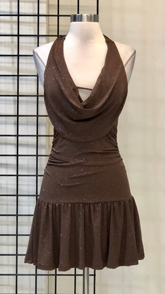 Vestido café halter brillos