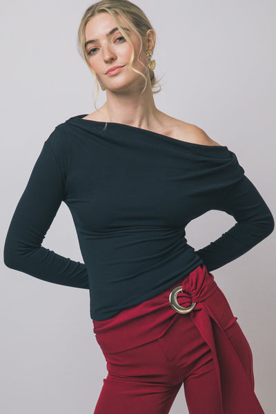 Blusa negra hombro