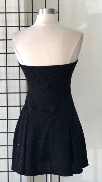 Vestido negro volado