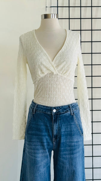 Blusa beige escote