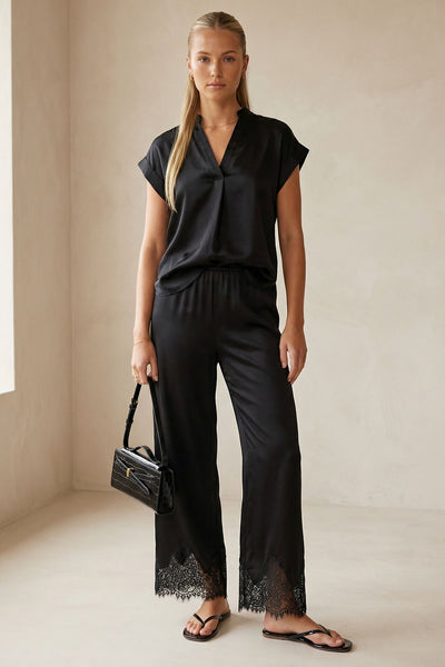 Blusa negra satín