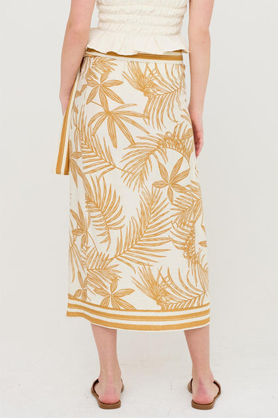 Falda beige a media pierna