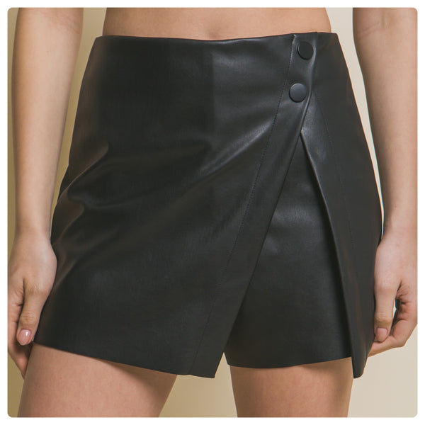 Falda shorts negros piel