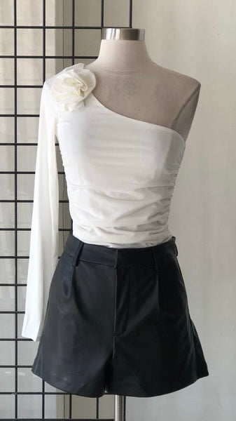 Blusa un hombro flor