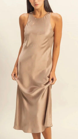 Vestido café a media pierna