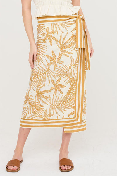 Falda beige a media pierna