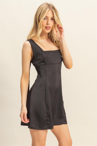 Vestido negro moños