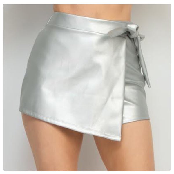 Falda shorts plata piel