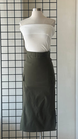 Falda verde cargo a media pierna