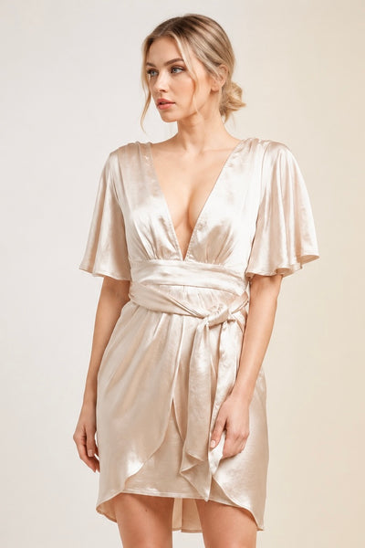 Vestido nude satín escote