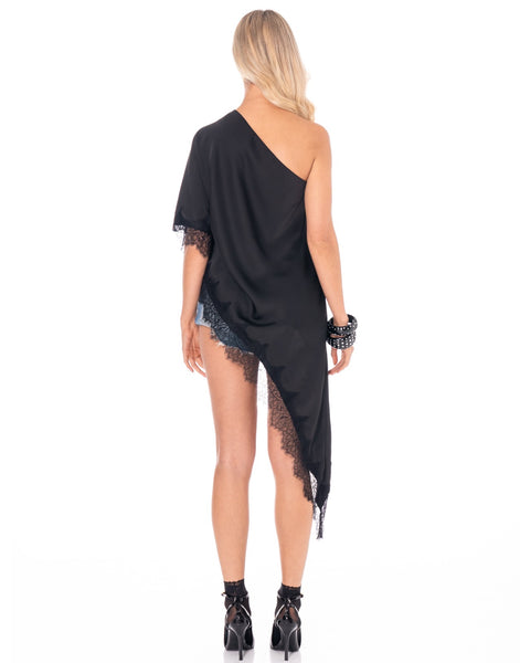 Blusa negra capa