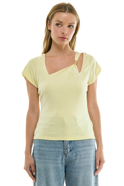 Blusa amarilla detalle