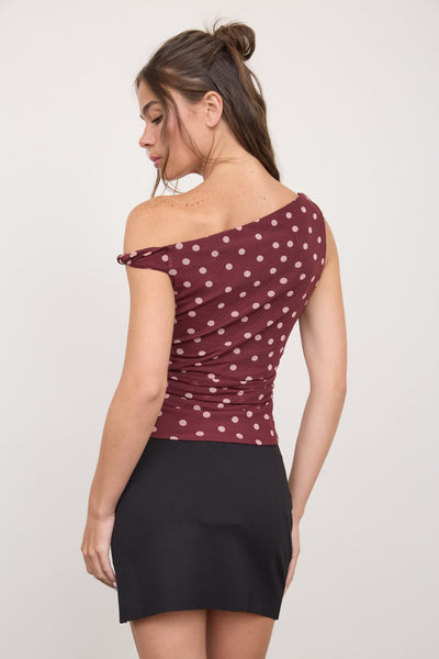 Blusa vino lunares hombro