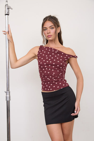 Blusa vino lunares hombro