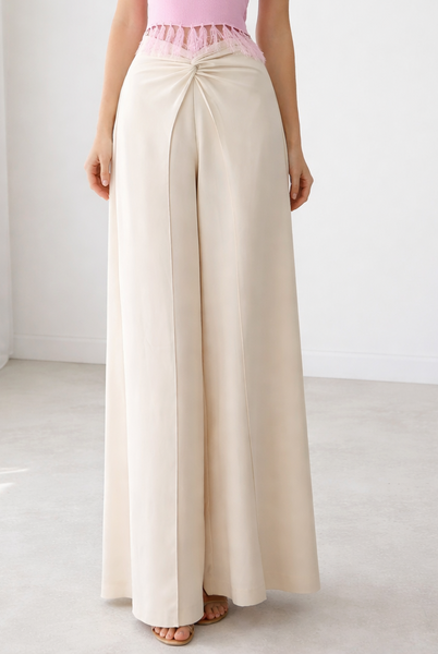Pantalón beige nudo