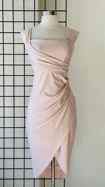 Vestido beige doble a media pierna