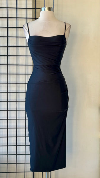 Vestido negro a media pierna