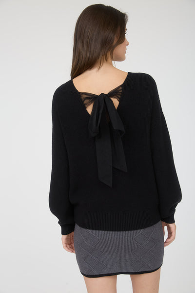 Suéter negro moño