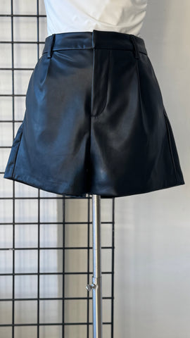 Shorts negro piel