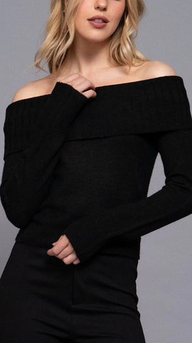 Suéter negro hombro