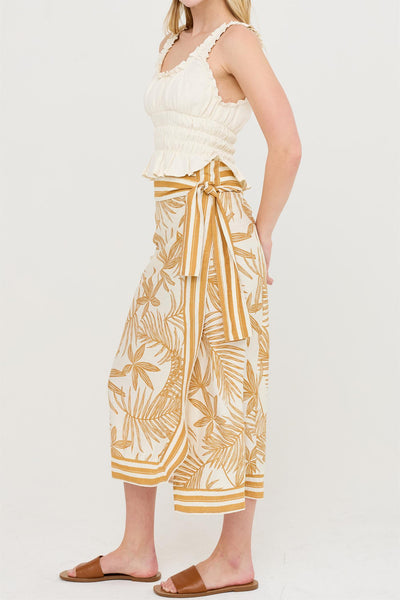 Falda beige a media pierna