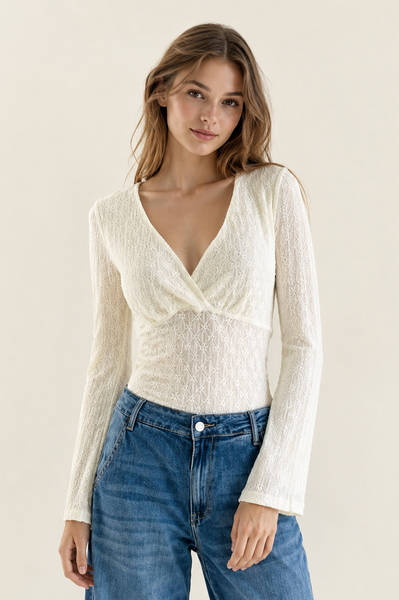 Blusa beige escote