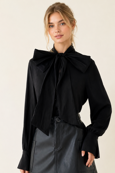 Blusa negra botones moño